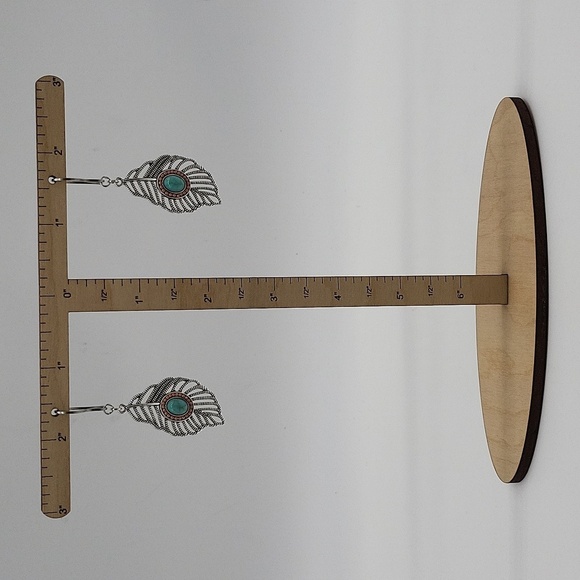 533- Handmade Boho Leaves Dangle Earrings NWT - Picture 2 of 4